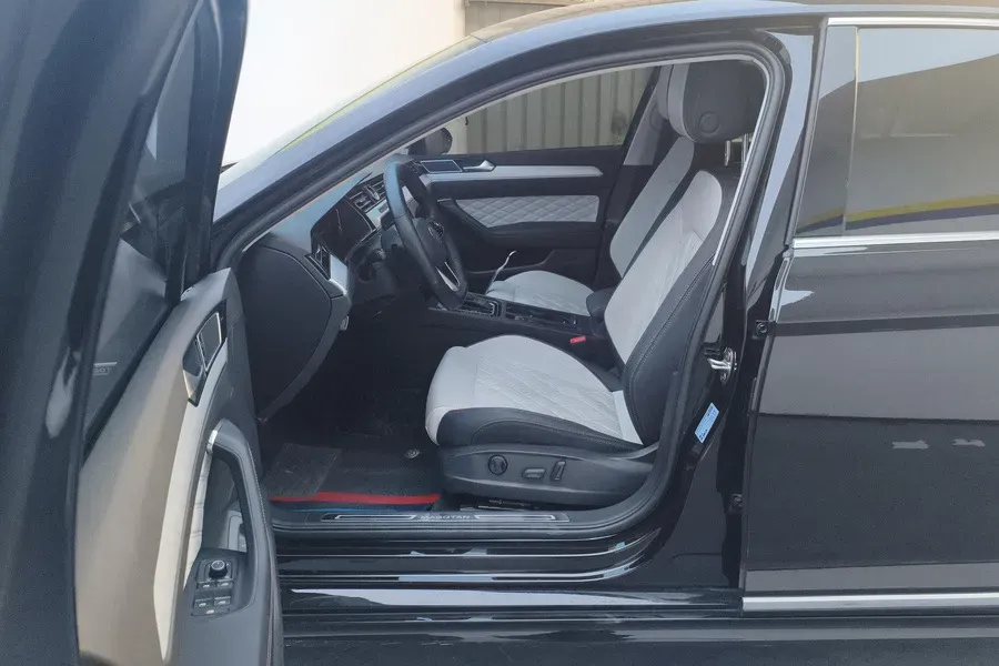 2023 Volkswagen Magotan 2.0T 186HP L4 7DCT,autocango,china used car exporter,china ev exporter,chinese used car exporter,chinese used ev exporter