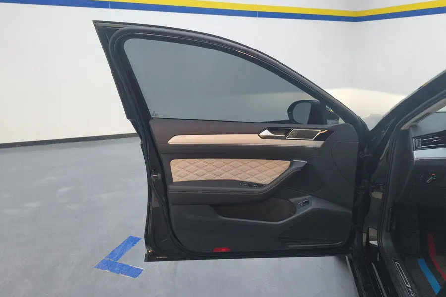 2023 Volkswagen Magotan 2.0T 186HP L4 7DCT,autocango,china used car exporter,china ev exporter,chinese used car exporter,chinese used ev exporter
