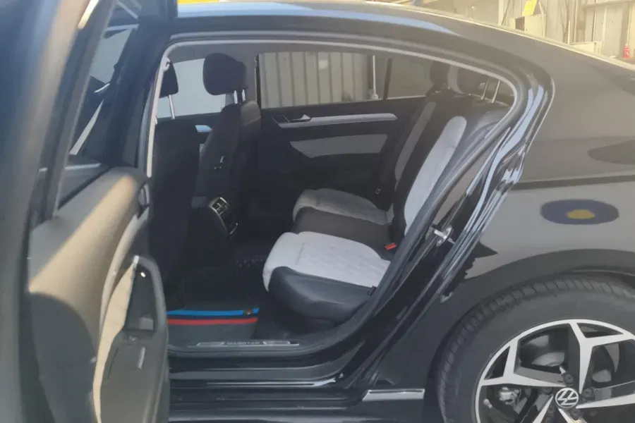 2023 Volkswagen Magotan 2.0T 186HP L4 7DCT,autocango,china used car exporter,china ev exporter,chinese used car exporter,chinese used ev exporter