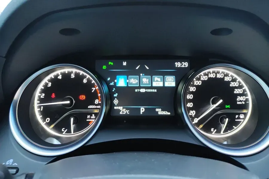 2023 Toyota Camry 2.0L 177HP L4 CVT,autocango,china used car exporter,china ev exporter,chinese used car exporter,chinese used ev exporter