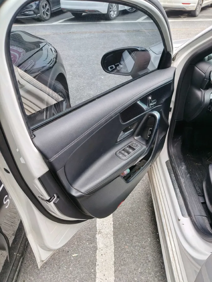 2022 Mercedes-Benz A Class 1.3T 163HP L4 7DCT,autocango,china used car exporter,china ev exporter,chinese used car exporter,chinese used ev exporter