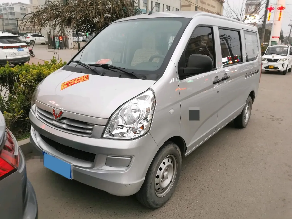 2023 WuLing RongGuang S 1.5L 102HP L4 5MT,autocango,china used car exporter,china ev exporter,chinese used car exporter,chinese used ev exporter