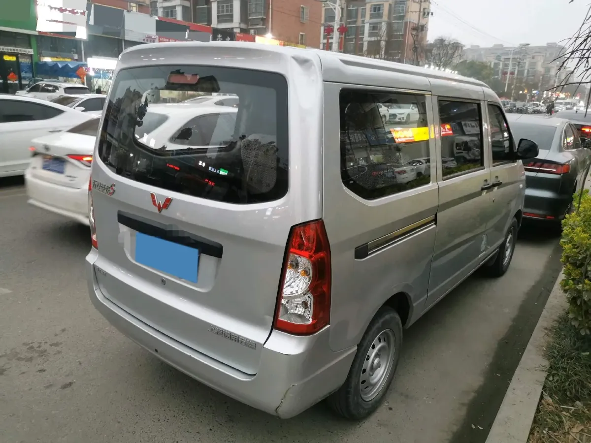 2023 WuLing RongGuang S 1.5L 102HP L4 5MT,autocango,china used car exporter,china ev exporter,chinese used car exporter,chinese used ev exporter