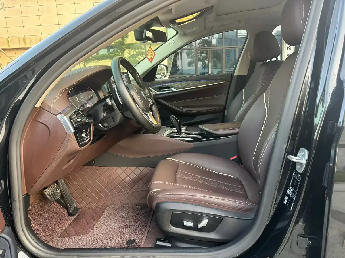 2020 BMW 5 Series 2.0T 252HP L4 8AT,autocango,china used car exporter,china ev exporter,chinese used car exporter,chinese used ev exporter