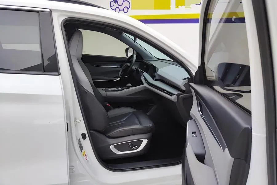 2022 ChangAn CS75 Plus 1.5T 188HP L4 8AT,autocango,china used car exporter,china ev exporter,chinese used car exporter,chinese used ev exporter