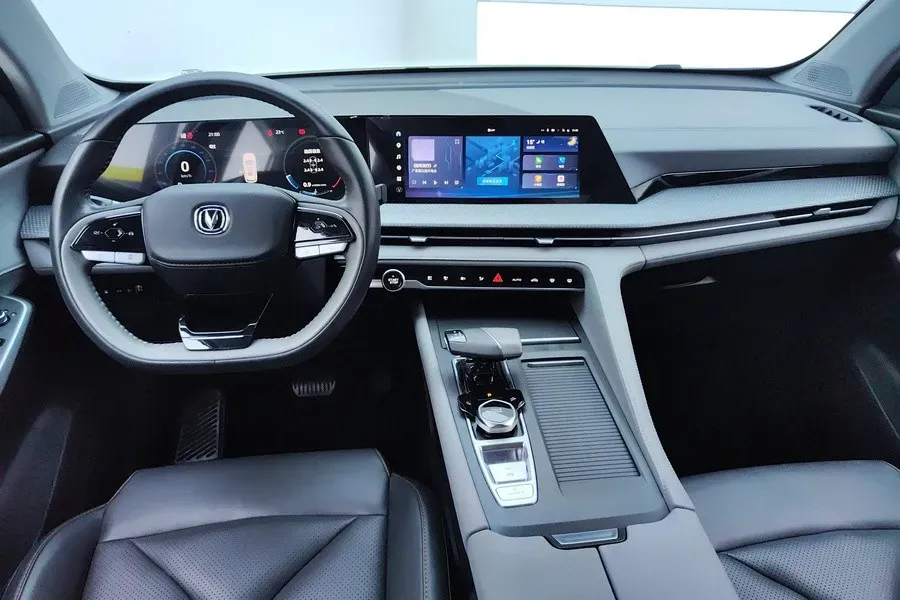 2022 ChangAn CS75 Plus 1.5T 188HP L4 8AT,autocango,china used car exporter,china ev exporter,chinese used car exporter,chinese used ev exporter