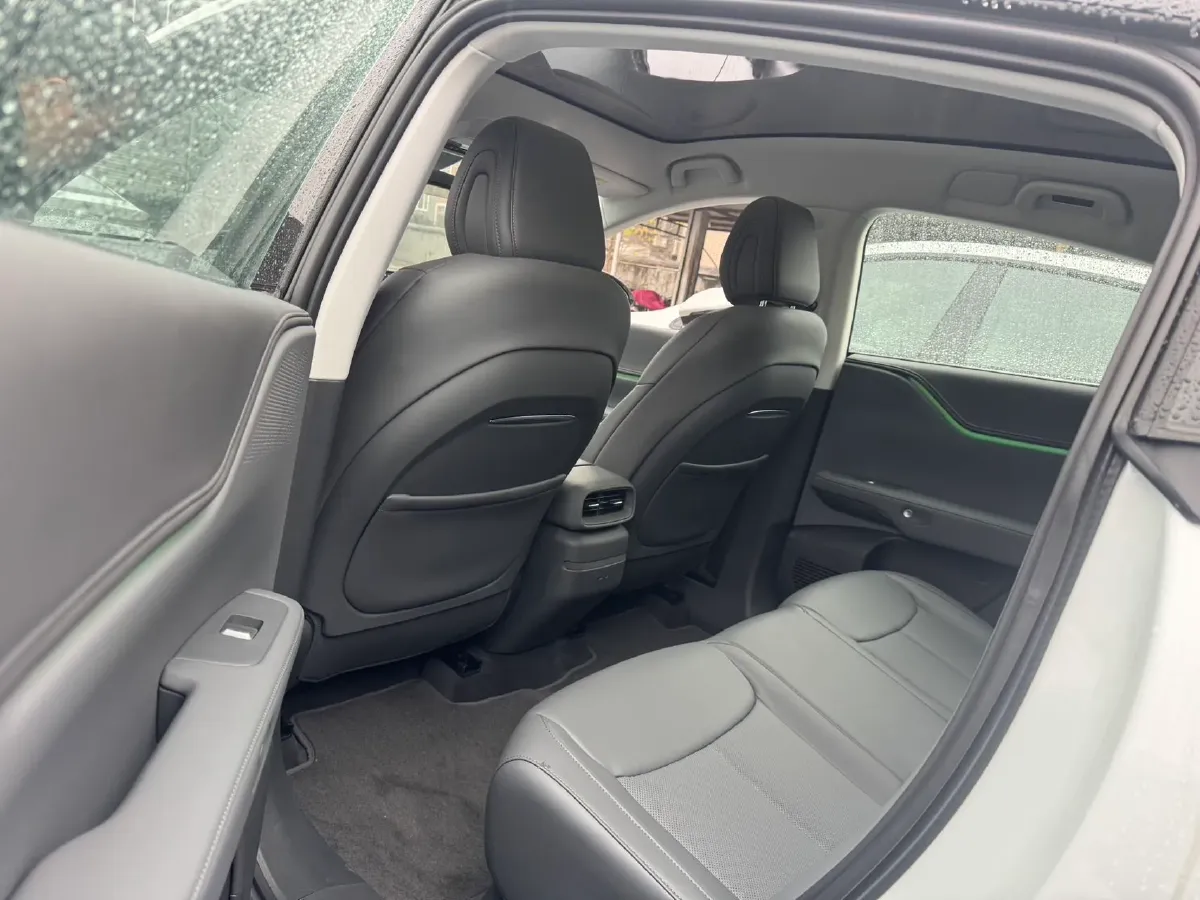 2025 Xpeng G6 BEV 68.5KWH,autocango,china used car exporter,china ev exporter,chinese used car exporter,chinese used ev exporter