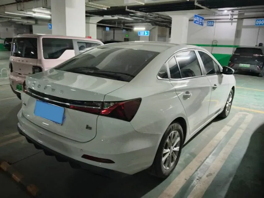 2023 Roewe i5 1.5L 129HP L4 5MT,autocango,china used car exporter,china ev exporter,chinese used car exporter,chinese used ev exporter