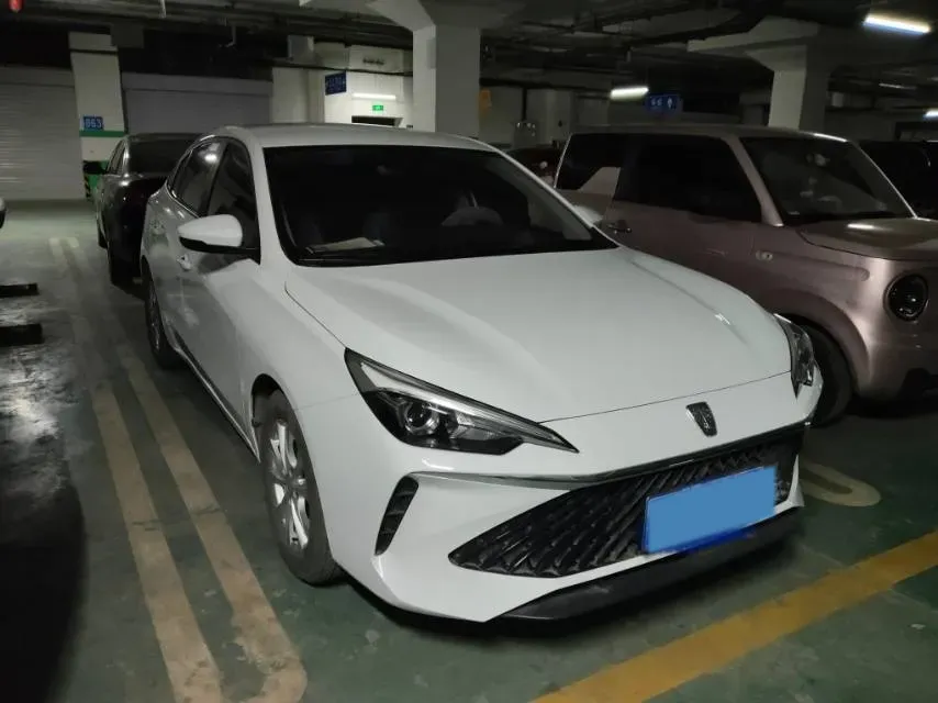 2023 Roewe i5 1.5L 129HP L4 5MT,autocango,china used car exporter,china ev exporter,chinese used car exporter,chinese used ev exporter