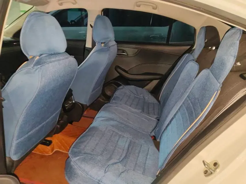 2023 Roewe i5 1.5L 129HP L4 5MT,autocango,china used car exporter,china ev exporter,chinese used car exporter,chinese used ev exporter