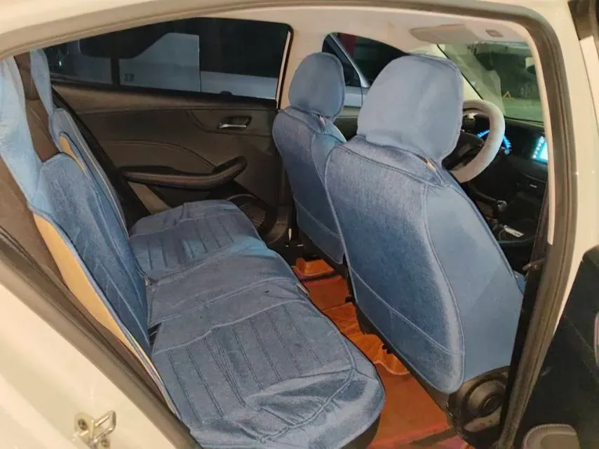 2023 Roewe i5 1.5L 129HP L4 5MT,autocango,china used car exporter,china ev exporter,chinese used car exporter,chinese used ev exporter