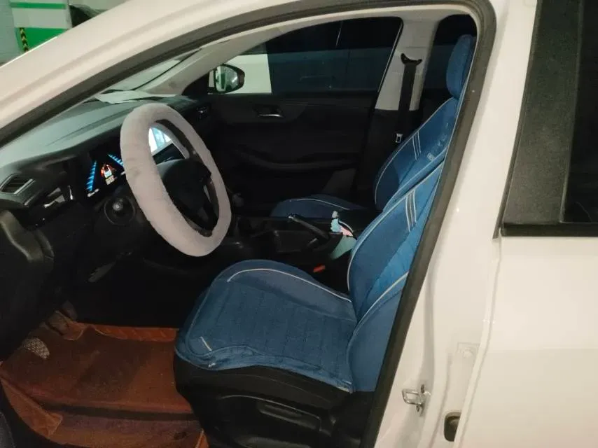 2023 Roewe i5 1.5L 129HP L4 5MT,autocango,china used car exporter,china ev exporter,chinese used car exporter,chinese used ev exporter