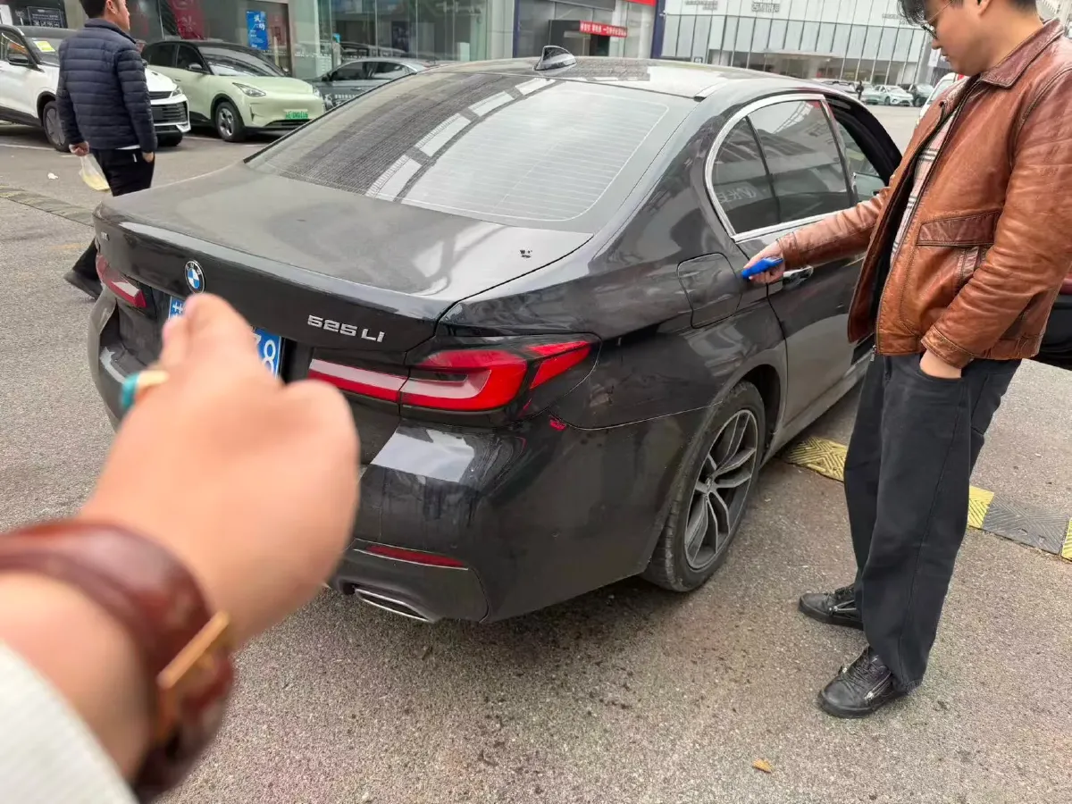 2022 BMW 5 Series 2.0T 184HP L4 8AT,autocango,china used car exporter,china ev exporter,chinese used car exporter,chinese used ev exporter