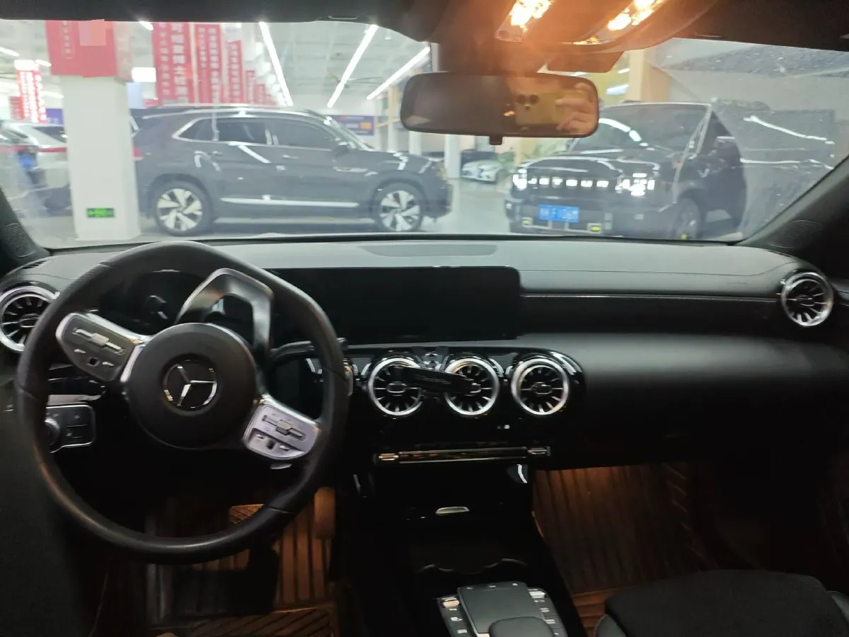 2021 Mercedes-Benz A Class 1.3T 163HP L4 7DCT,autocango,china used car exporter,china ev exporter,chinese used car exporter,chinese used ev exporter