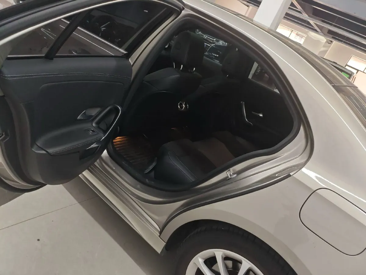 2021 Mercedes-Benz A Class 1.3T 163HP L4 7DCT,autocango,china used car exporter,china ev exporter,chinese used car exporter,chinese used ev exporter