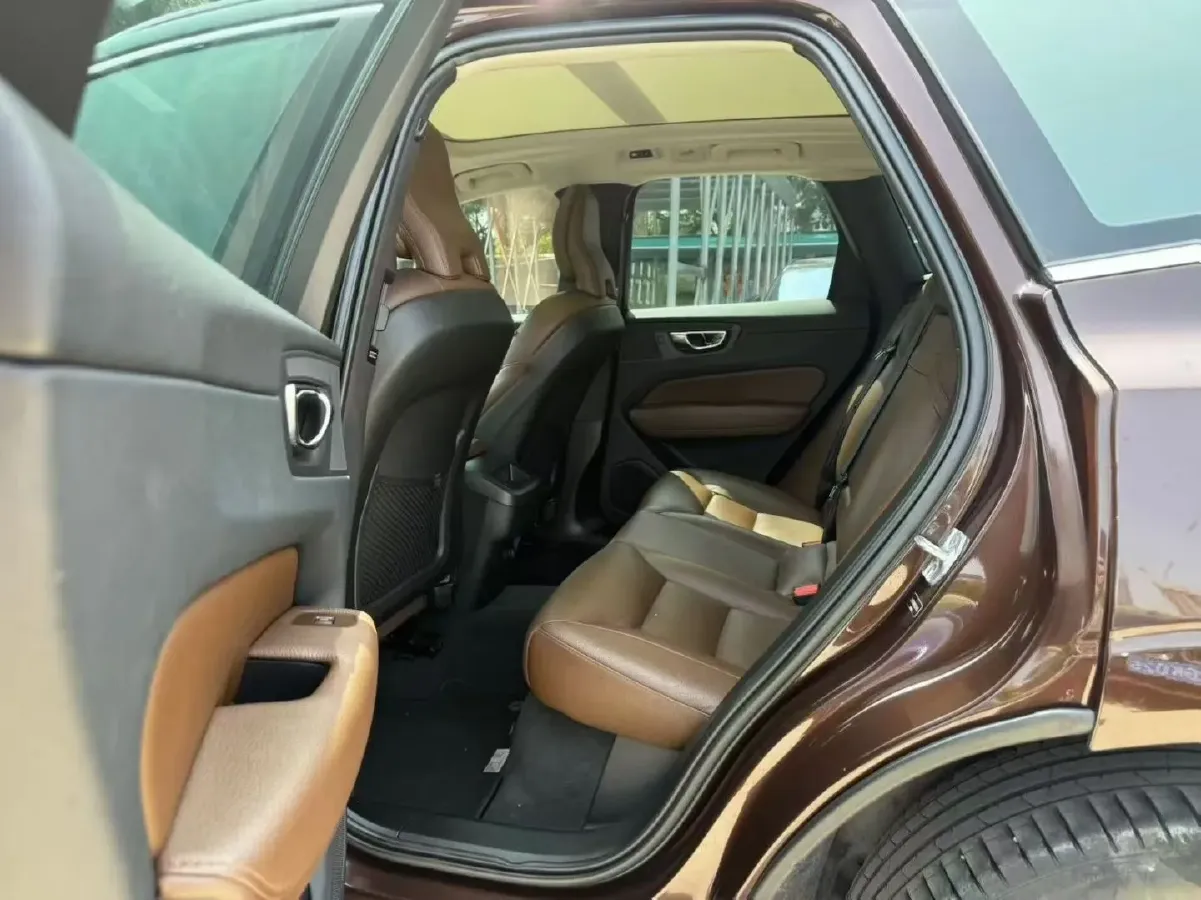 2019 Volvo XC60 2.0T 254HP L4 8AT,autocango,china used car exporter,china ev exporter,chinese used car exporter,chinese used ev exporter