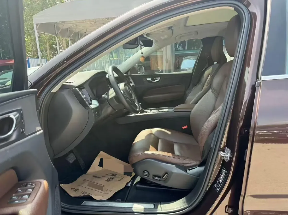 2019 Volvo XC60 2.0T 254HP L4 8AT,autocango,china used car exporter,china ev exporter,chinese used car exporter,chinese used ev exporter