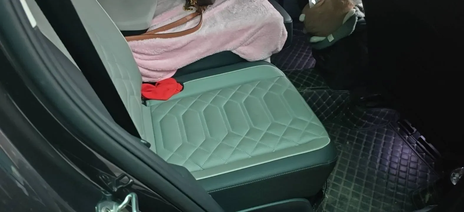 2024 Volkswagen Tayron 2.0T 186HP L4 7DCT,autocango,china used car exporter,china ev exporter,chinese used car exporter,chinese used ev exporter