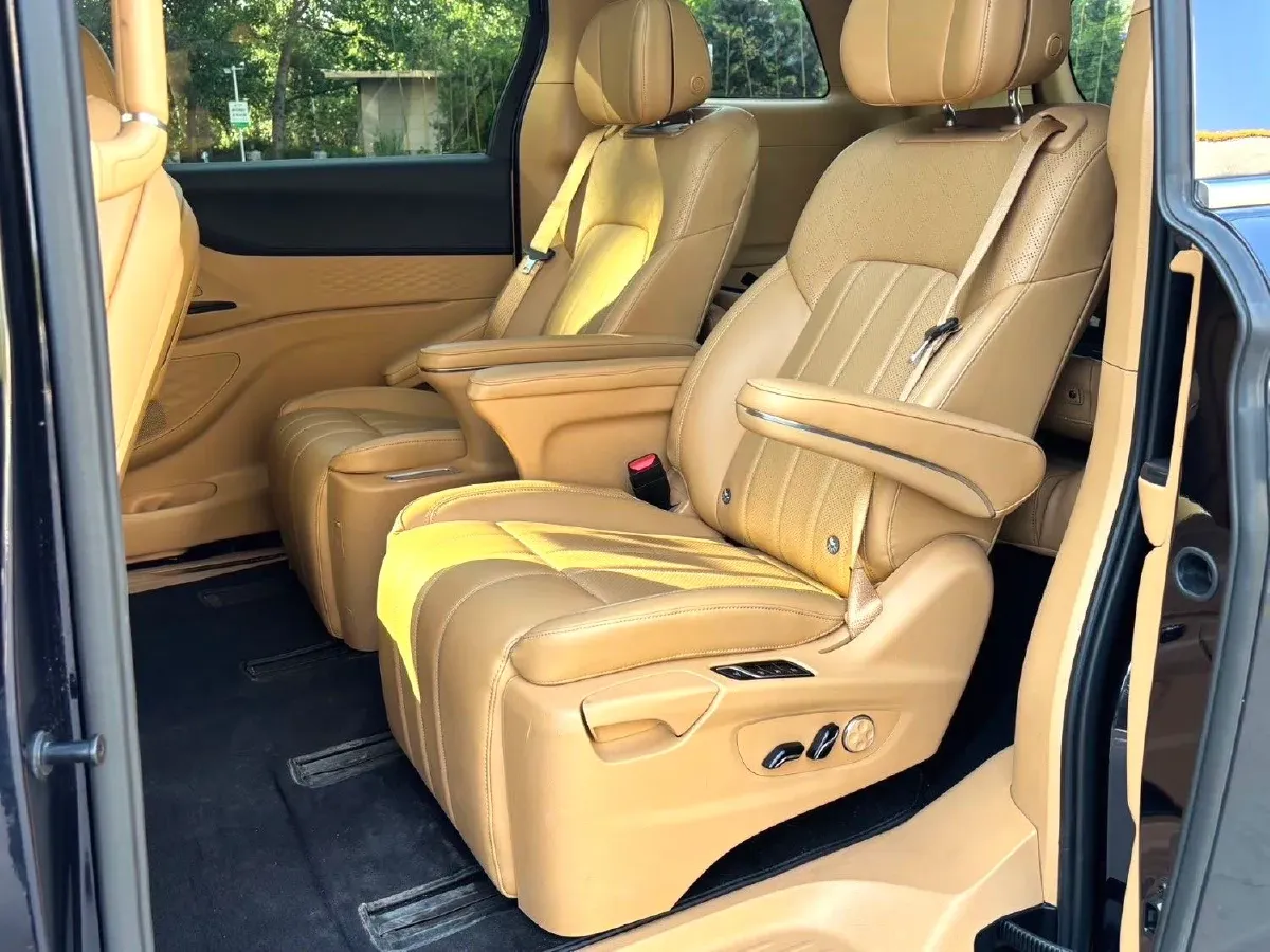 2022 Voyah Dream 1.5T 136HP L4 PHEV 25.57KWH,autocango,china used car exporter,china ev exporter,chinese used car exporter,chinese used ev exporter