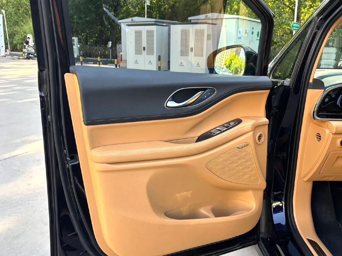 2022 Voyah Dream 1.5T 136HP L4 PHEV 25.57KWH,autocango,china used car exporter,china ev exporter,chinese used car exporter,chinese used ev exporter