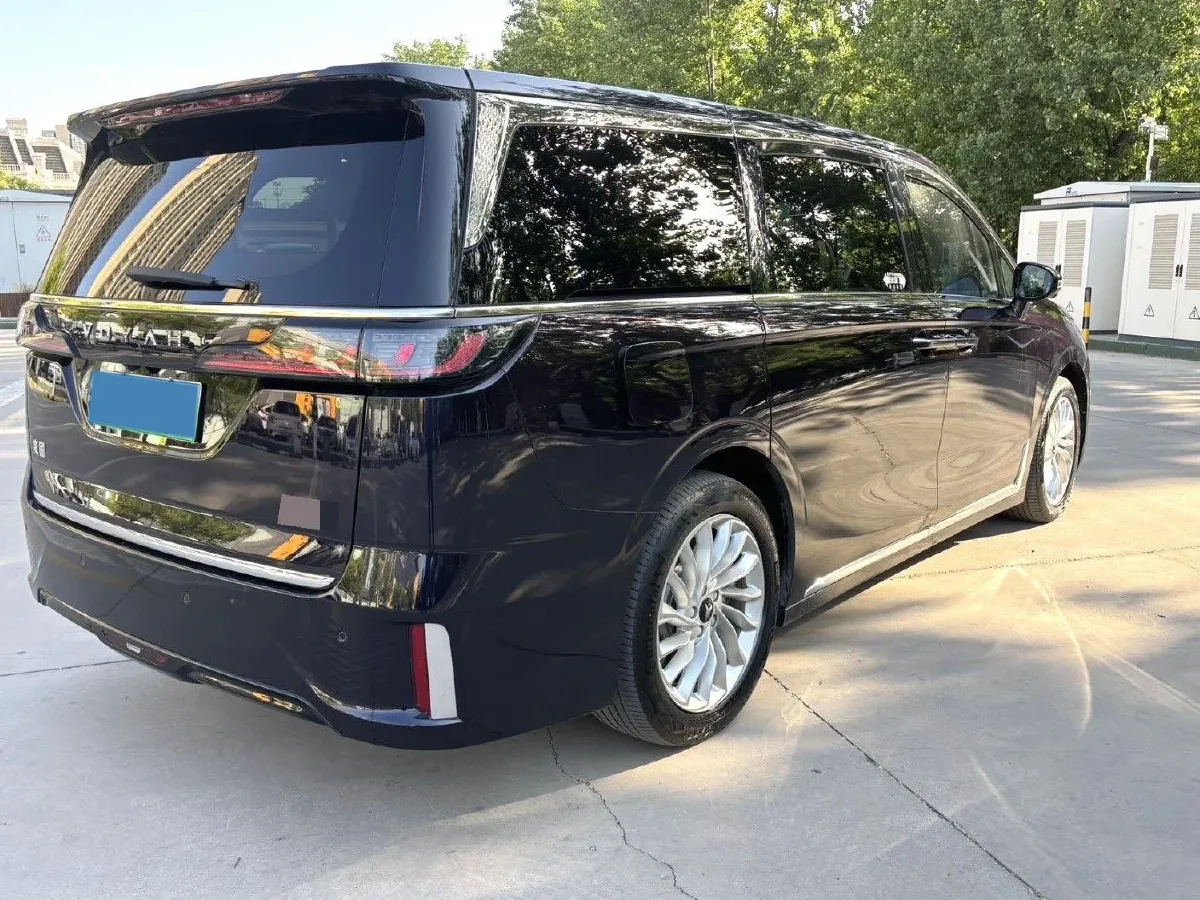 2022 Voyah Dream 1.5T 136HP L4 PHEV 25.57KWH,autocango,china used car exporter,china ev exporter,chinese used car exporter,chinese used ev exporter