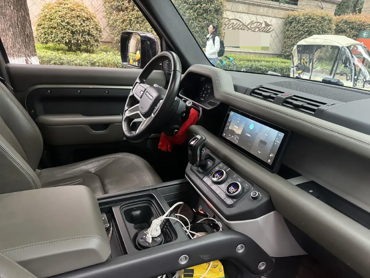 2020 Land Rover Defender 3.0T 400HP L6 8AT,autocango,china used car exporter,china ev exporter,chinese used car exporter,chinese used ev exporter