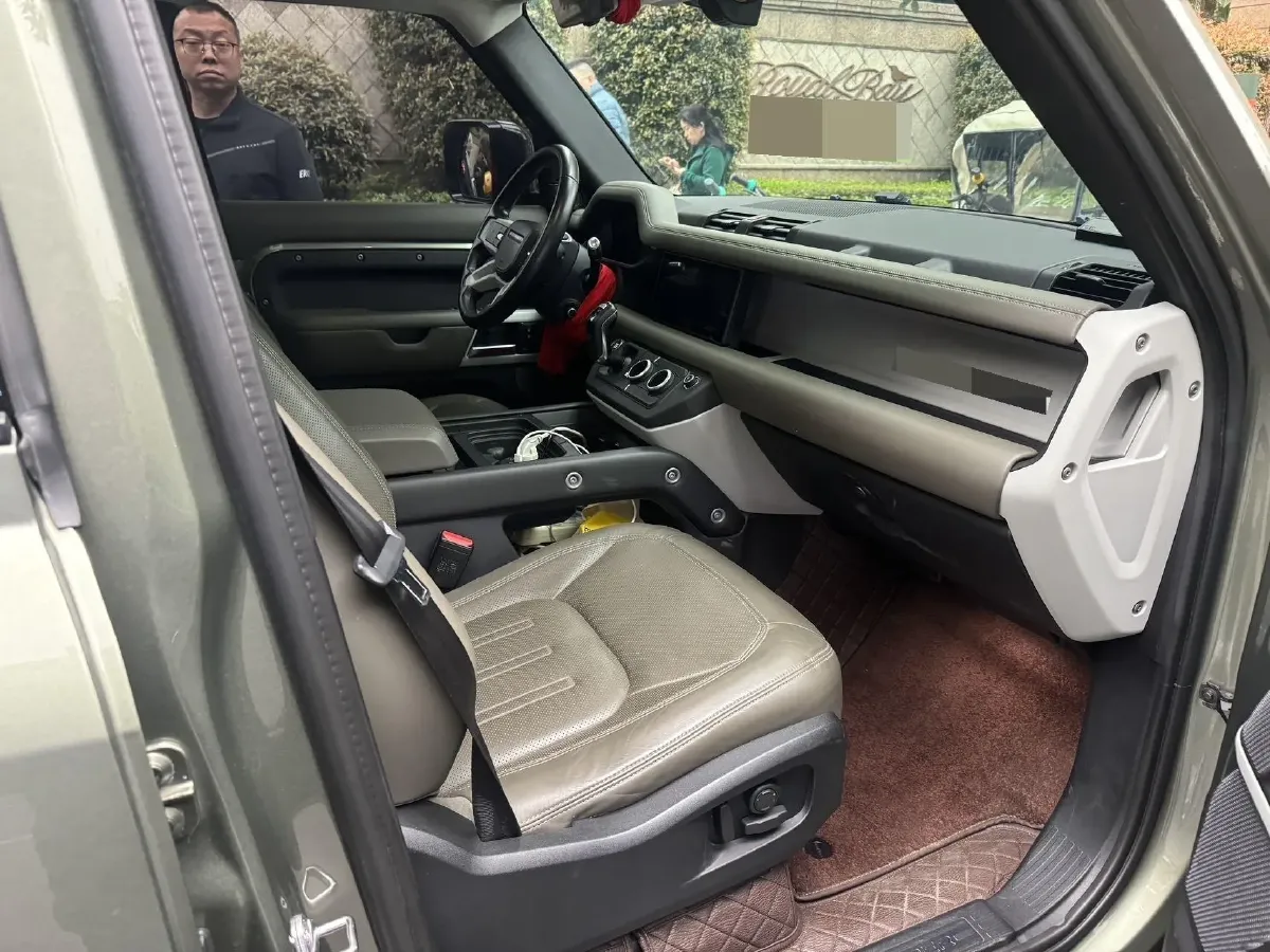 2020 Land Rover Defender 3.0T 400HP L6 8AT,autocango,china used car exporter,china ev exporter,chinese used car exporter,chinese used ev exporter