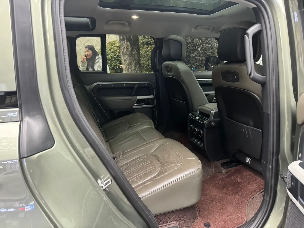 2020 Land Rover Defender 3.0T 400HP L6 8AT,autocango,china used car exporter,china ev exporter,chinese used car exporter,chinese used ev exporter