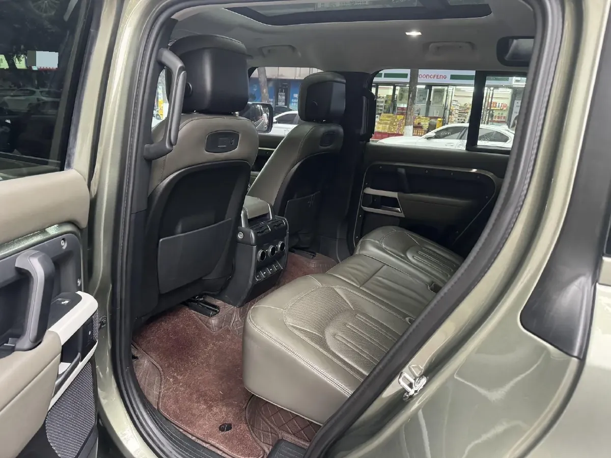 2020 Land Rover Defender 3.0T 400HP L6 8AT,autocango,china used car exporter,china ev exporter,chinese used car exporter,chinese used ev exporter