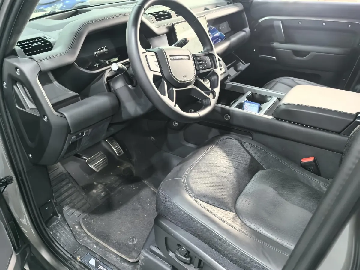 2024 Land Rover Defender 3.0T 400HP L6 8AT,autocango,china used car exporter,china ev exporter,chinese used car exporter,chinese used ev exporter