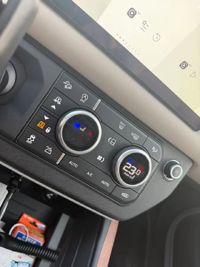 2022 Land Rover Defender 2.0T 300HP L4 8AT,autocango,china used car exporter,china ev exporter,chinese used car exporter,chinese used ev exporter