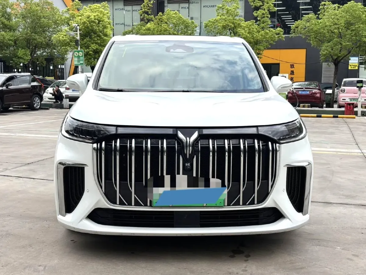 2022 Voyah Dream 1.5T 136HP L4 PHEV 25.57KWH,autocango,china used car exporter,china ev exporter,chinese used car exporter,chinese used ev exporter