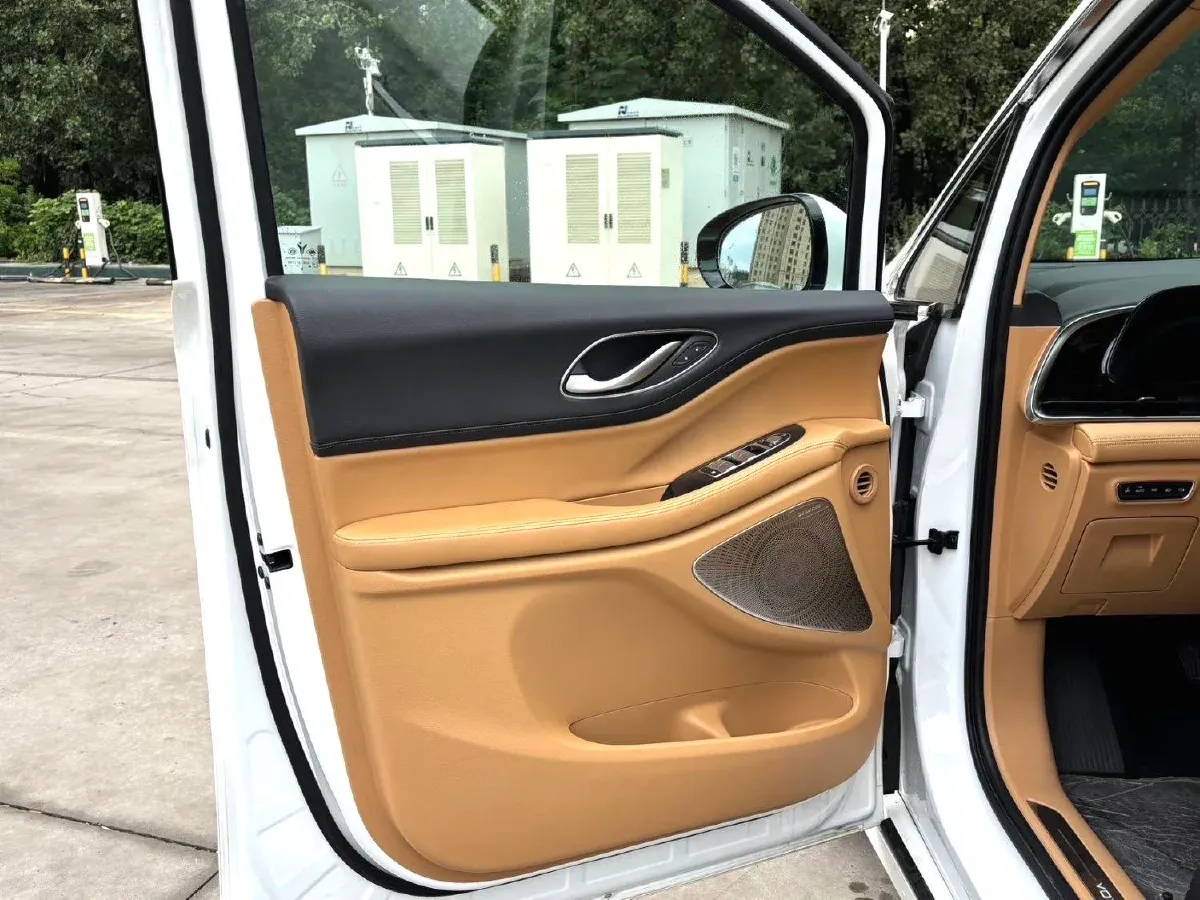 2022 Voyah Dream 1.5T 136HP L4 PHEV 25.57KWH,autocango,china used car exporter,china ev exporter,chinese used car exporter,chinese used ev exporter