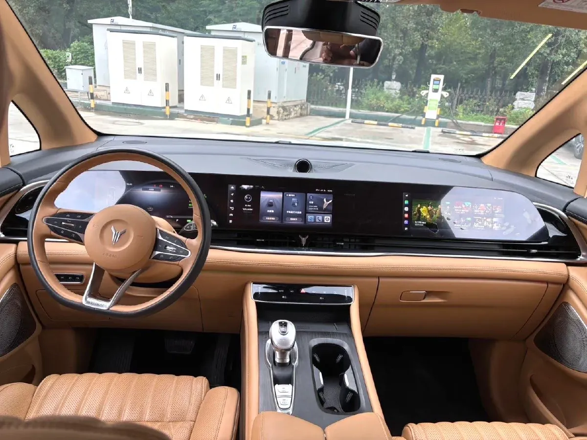 2022 Voyah Dream 1.5T 136HP L4 PHEV 25.57KWH,autocango,china used car exporter,china ev exporter,chinese used car exporter,chinese used ev exporter