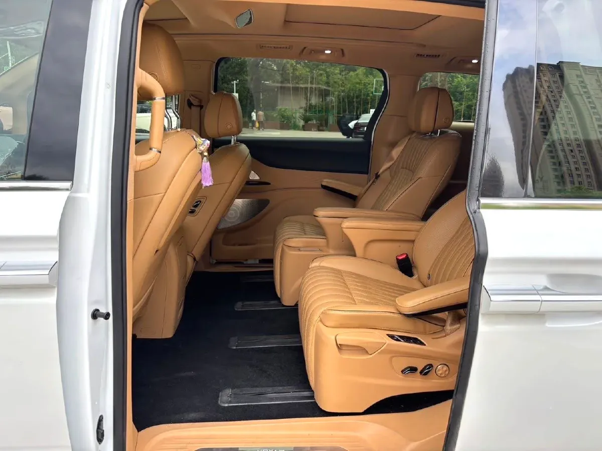 2022 Voyah Dream 1.5T 136HP L4 PHEV 25.57KWH,autocango,china used car exporter,china ev exporter,chinese used car exporter,chinese used ev exporter