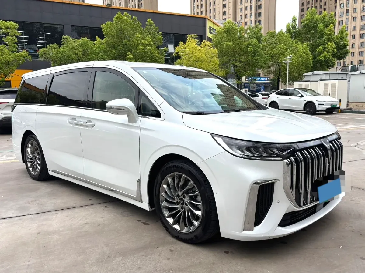 2022 Voyah Dream 1.5T 136HP L4 PHEV 25.57KWH,autocango,china used car exporter,china ev exporter,chinese used car exporter,chinese used ev exporter
