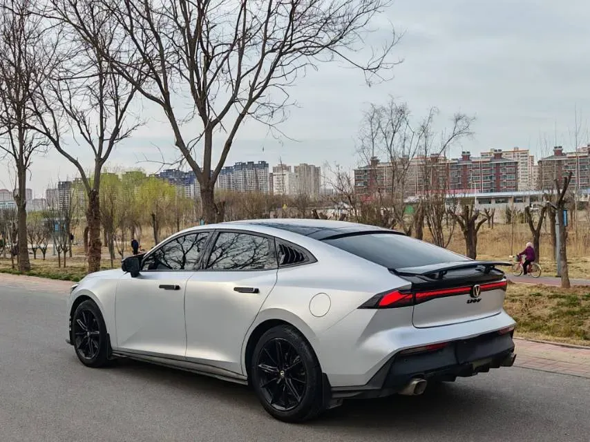 2022 ChangAn UNI-V 1.5T 188HP L4 7DCT,autocango,china used car exporter,china ev exporter,chinese used car exporter,chinese used ev exporter