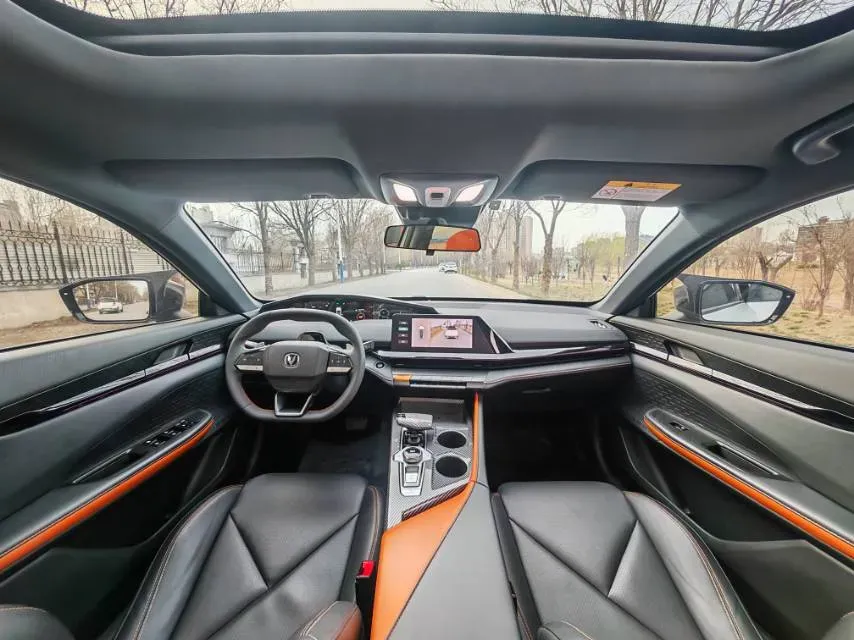 2022 ChangAn UNI-V 1.5T 188HP L4 7DCT,autocango,china used car exporter,china ev exporter,chinese used car exporter,chinese used ev exporter