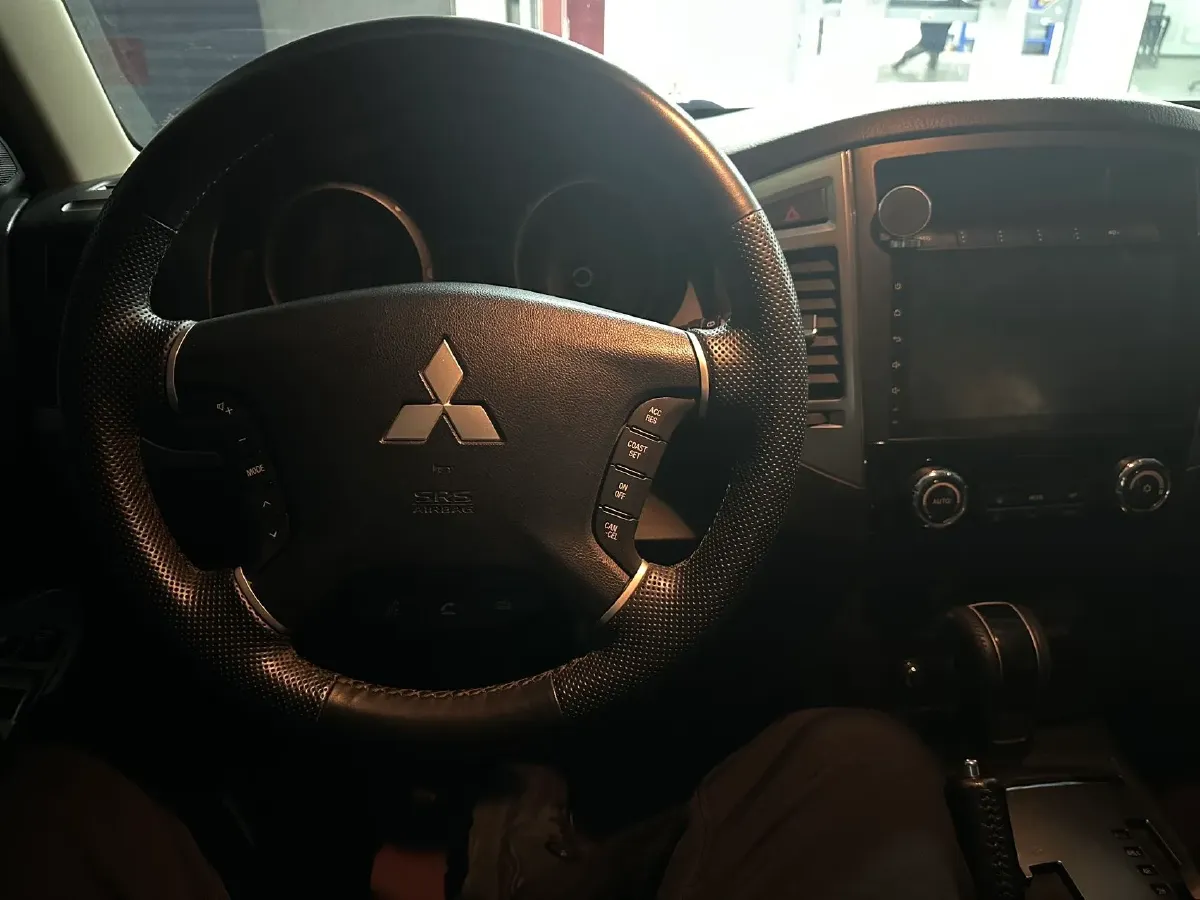 2020 Mitsubishi Pajero 3.0L 174HP V6 5AT,autocango,china used car exporter,china ev exporter,chinese used car exporter,chinese used ev exporter