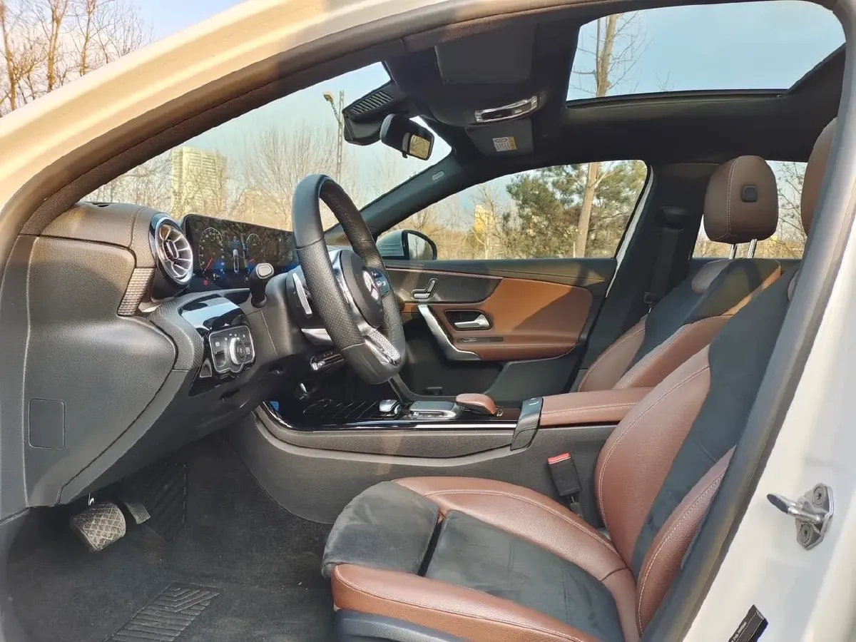 2021 Mercedes-Benz A Class 1.3T 163HP L4 7DCT,autocango,china used car exporter,china ev exporter,chinese used car exporter,chinese used ev exporter