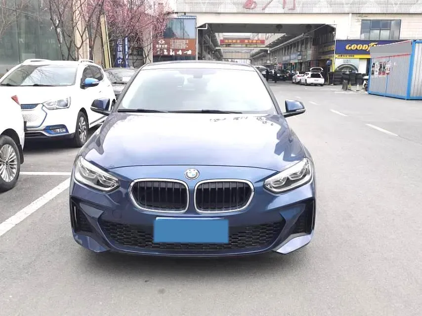 2022 BMW 1 Series 1.5T 140HP L3 7DCT,autocango,china used car exporter,china ev exporter,chinese used car exporter,chinese used ev exporter