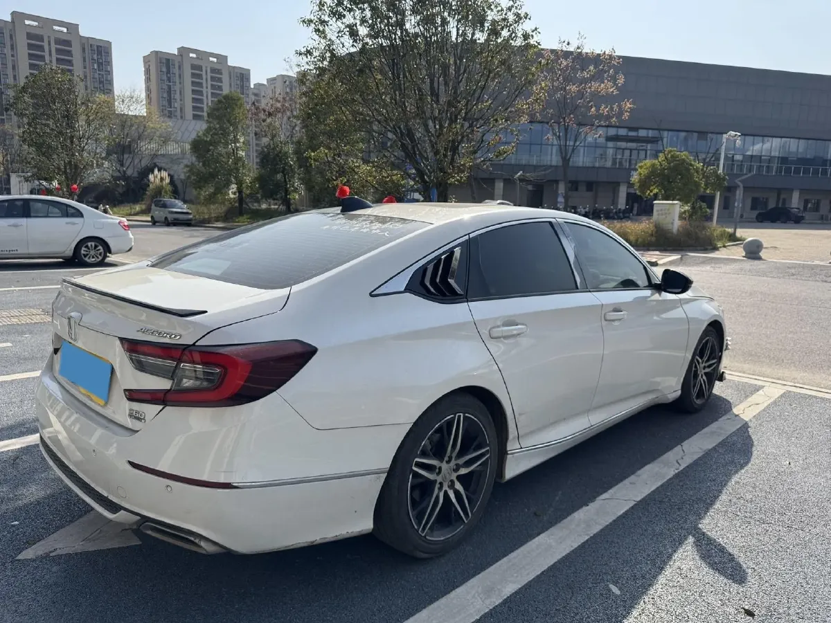 2022 Honda Accord 1.5T 194HP L4 CVT,autocango,china used car exporter,china ev exporter,chinese used car exporter,chinese used ev exporter
