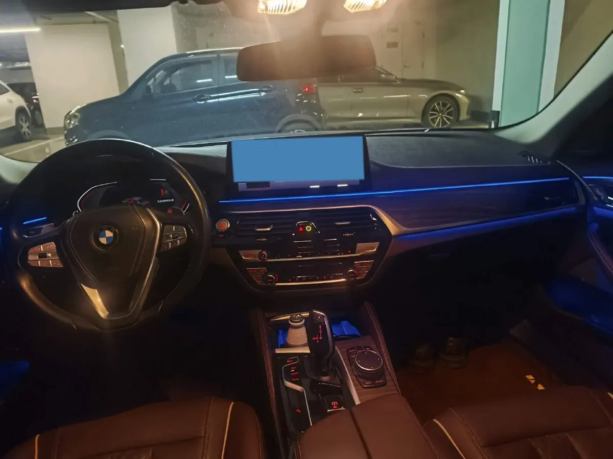 2023 BMW 5 Series 2.0T 245HP L4 8AT,autocango,china used car exporter,china ev exporter,chinese used car exporter,chinese used ev exporter