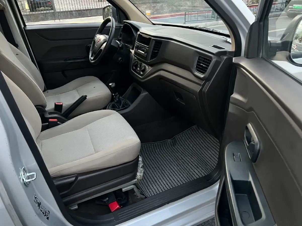 2021 WuLing RongGuang Mini Truck 1.2L 76HP L4 5MT,autocango,china used car exporter,china ev exporter,chinese used car exporter,chinese used ev exporter