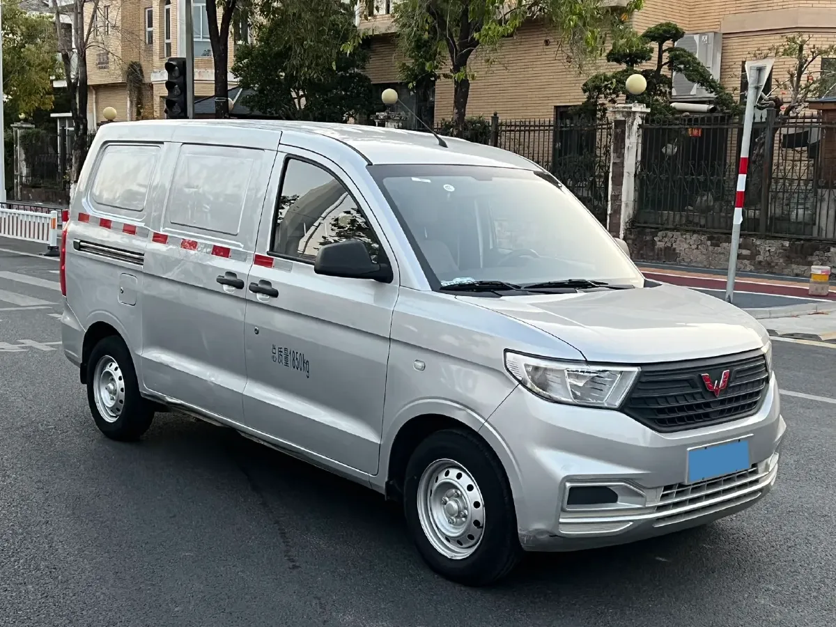 2021 WuLing RongGuang Mini Truck 1.2L 76HP L4 5MT,autocango,china used car exporter,china ev exporter,chinese used car exporter,chinese used ev exporter