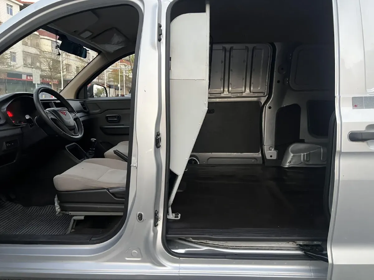 2021 WuLing RongGuang Mini Truck 1.2L 76HP L4 5MT,autocango,china used car exporter,china ev exporter,chinese used car exporter,chinese used ev exporter