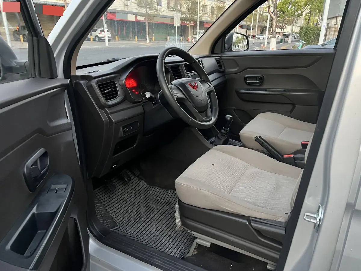 2021 WuLing RongGuang Mini Truck 1.2L 76HP L4 5MT,autocango,china used car exporter,china ev exporter,chinese used car exporter,chinese used ev exporter