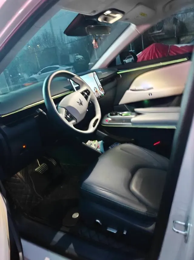 2024 HongQi H5 2.0T 224HP L4 8AT,autocango,china used car exporter,china ev exporter,chinese used car exporter,chinese used ev exporter