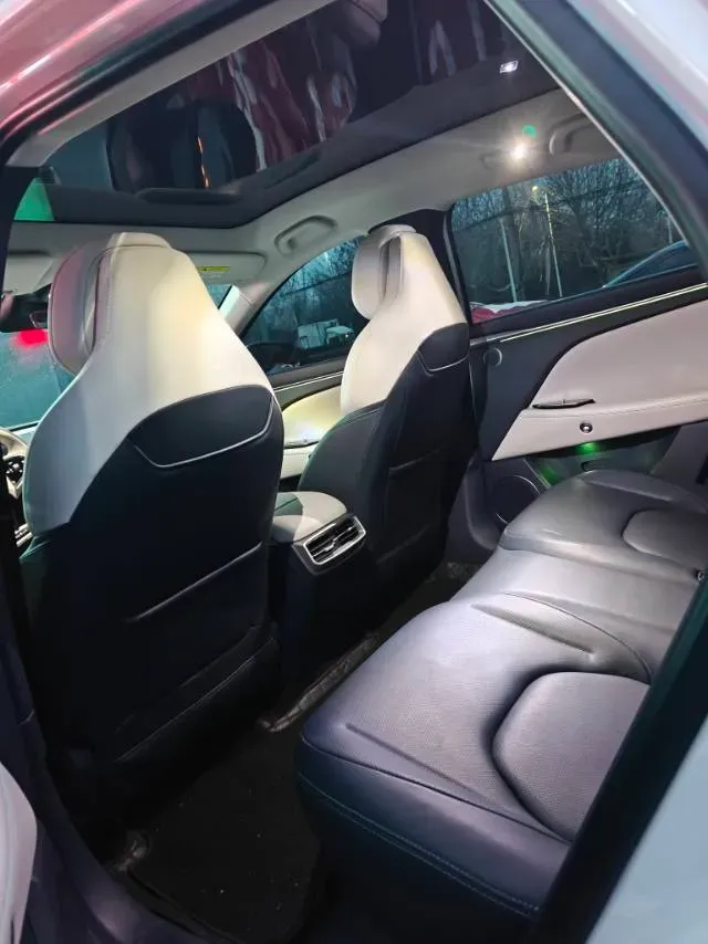 2024 HongQi H5 2.0T 224HP L4 8AT,autocango,china used car exporter,china ev exporter,chinese used car exporter,chinese used ev exporter