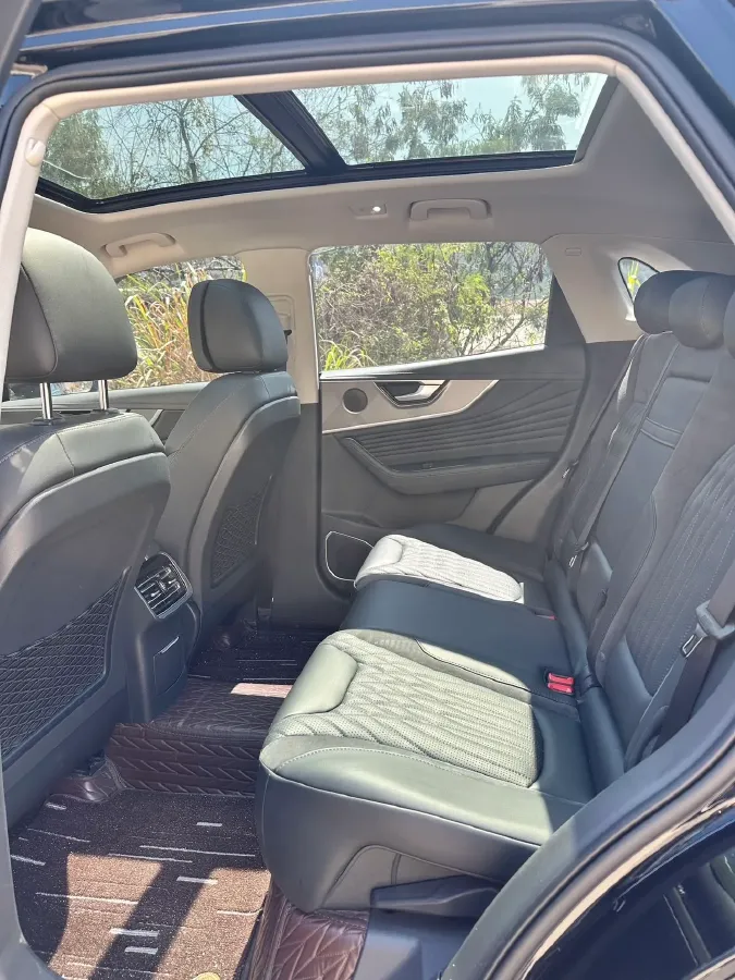 2023 HongQi HS5 2.0T 252HP L4 8AT,autocango,china used car exporter,china ev exporter,chinese used car exporter,chinese used ev exporter